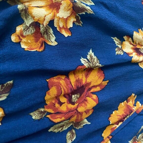 Forever21 Floral surplice cutout top - Picture 3 of 3